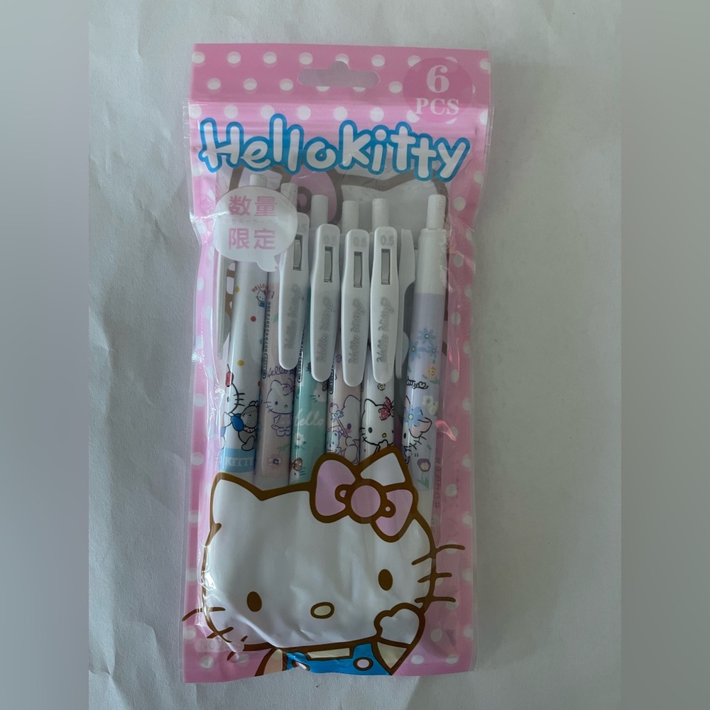 NEW Hello Kitty ballpoint Pens Set